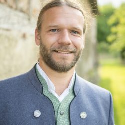 180-©karlpeternaegele